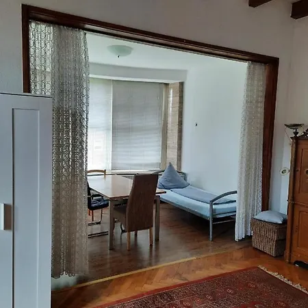 Stadtvilla 2-4 Bettzimmer Einzelbetten Gemeinschaftsbad Und -kuche *